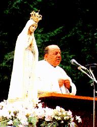 Father Gobbi, enjoying the prayers of the Rosary